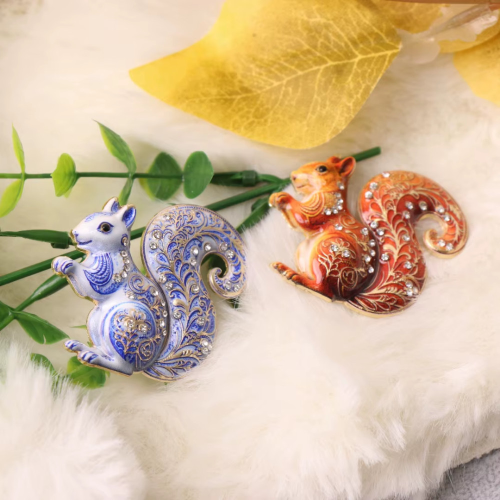 Vintage Gold Tone Squirrel Brooch Retro Animal Pin Fall Autumn Jewelry Gift