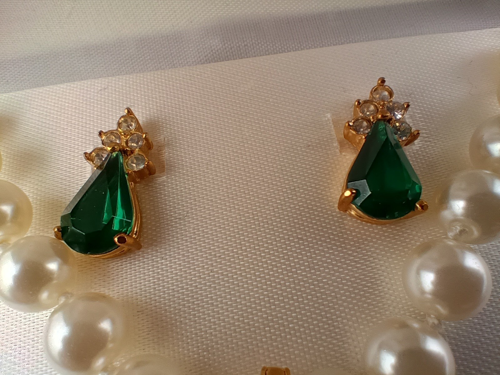Roman Emerald Pearl Jewelry Necklace Peirced Earrings Yellow Gold Plated W/ Box