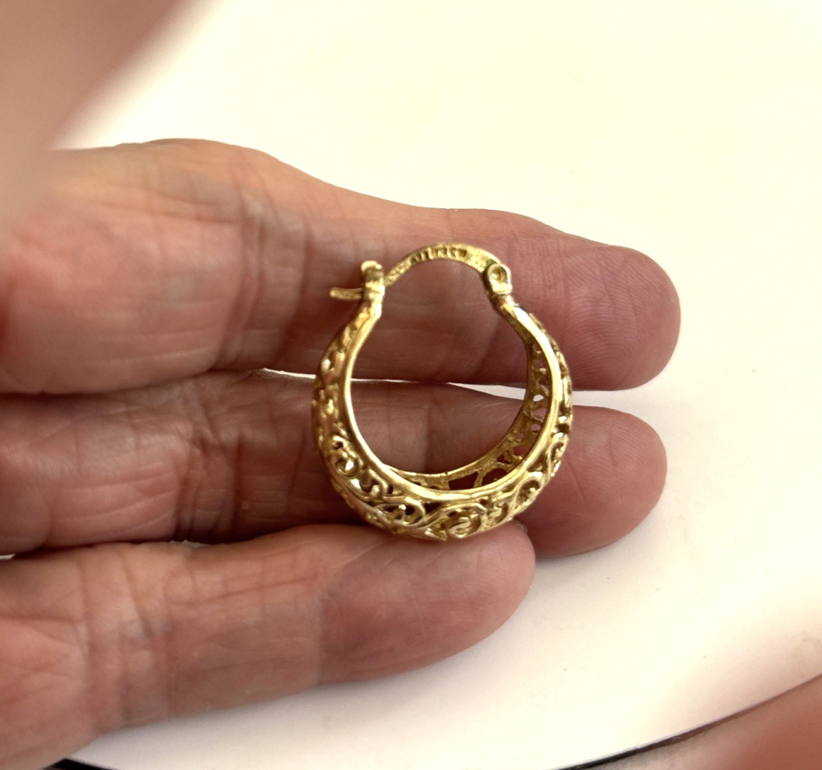 Gold Tone ATI BR CN Filigree 1″ Hoop Earrings