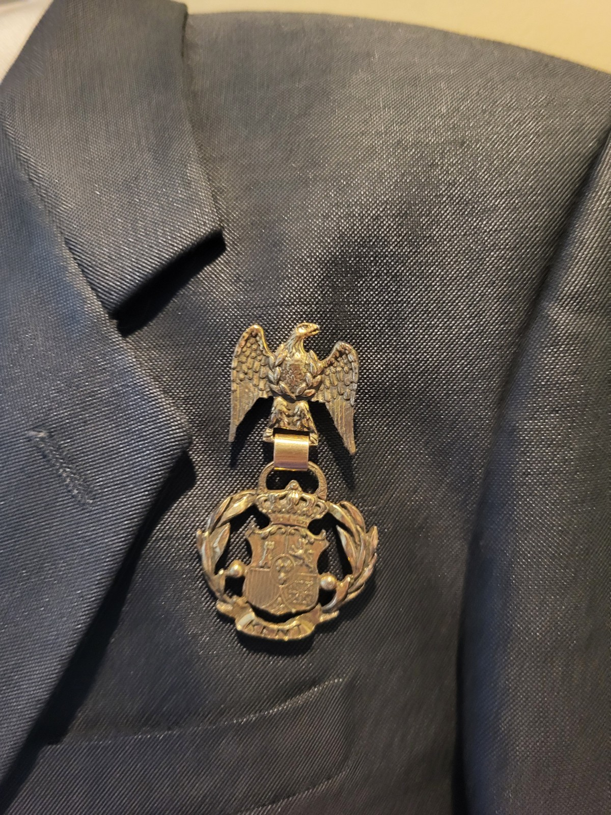 Vintage Kent XIV Coat of Arms Crest Medallion Eagle & Shield Goldtone Brooch Pin