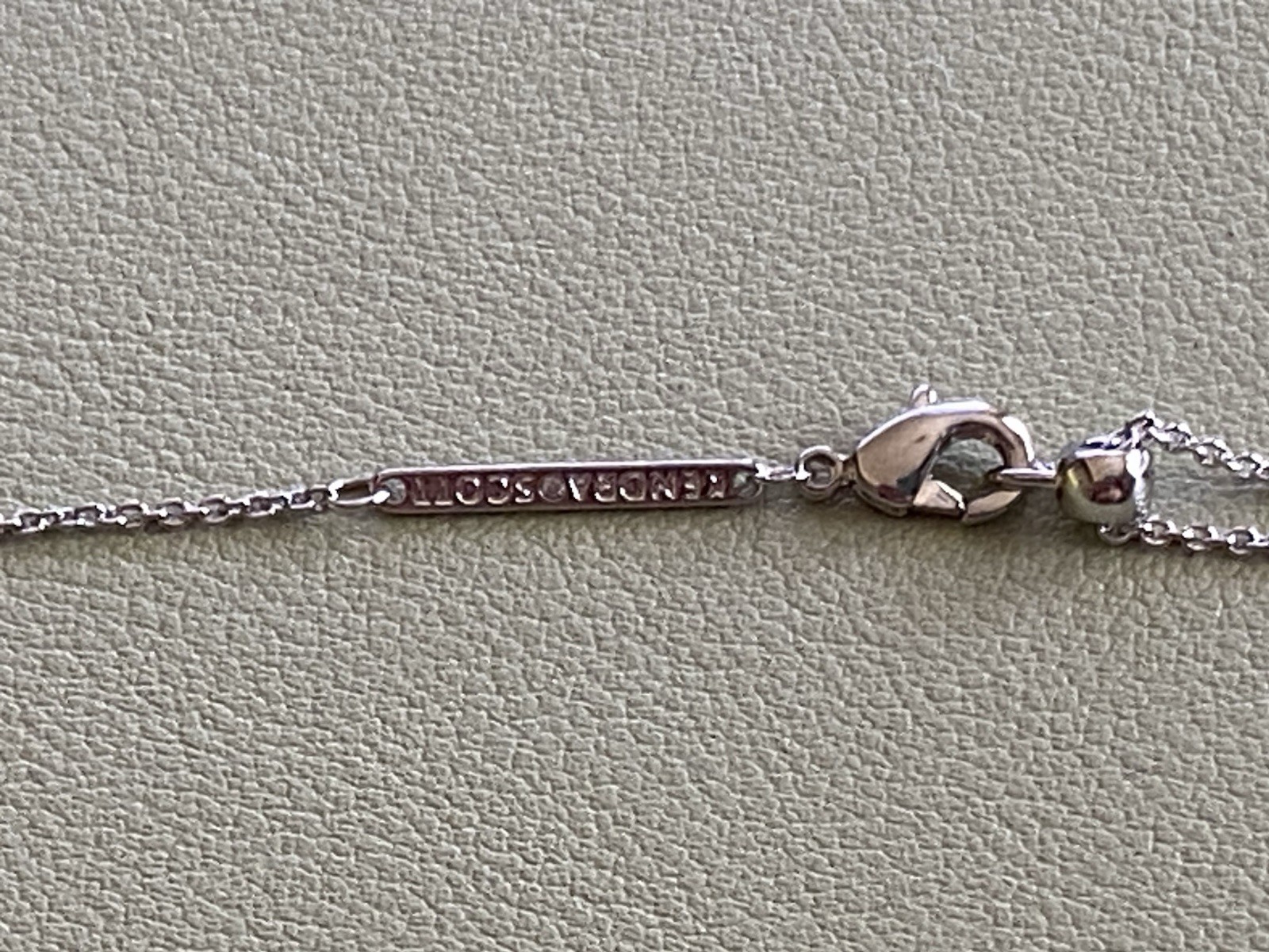 Kendra Scott Ari Green Heart Pendant Silver Color Necklace 16.0 “