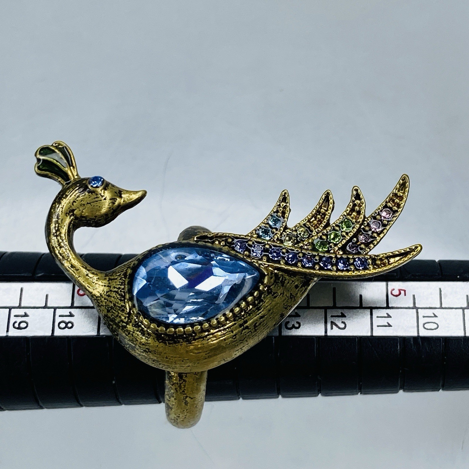 Antiqued Bronze Tone Multi Glass Rhinestone Peacock Cocktail Ring Sz 8 Avon VTG