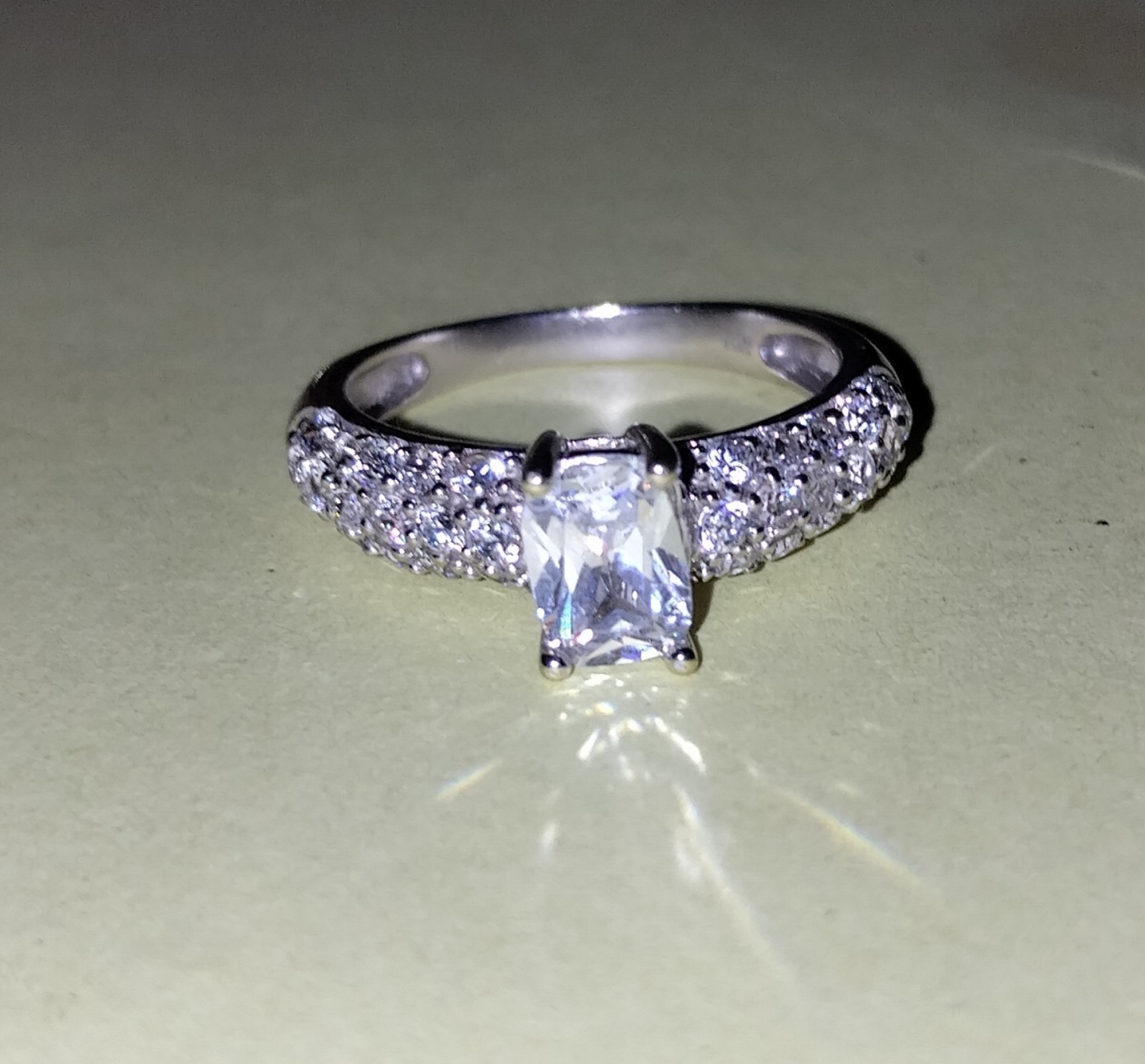 10k White Gold CZ Ring Size 7 3/4 3.8 Grams