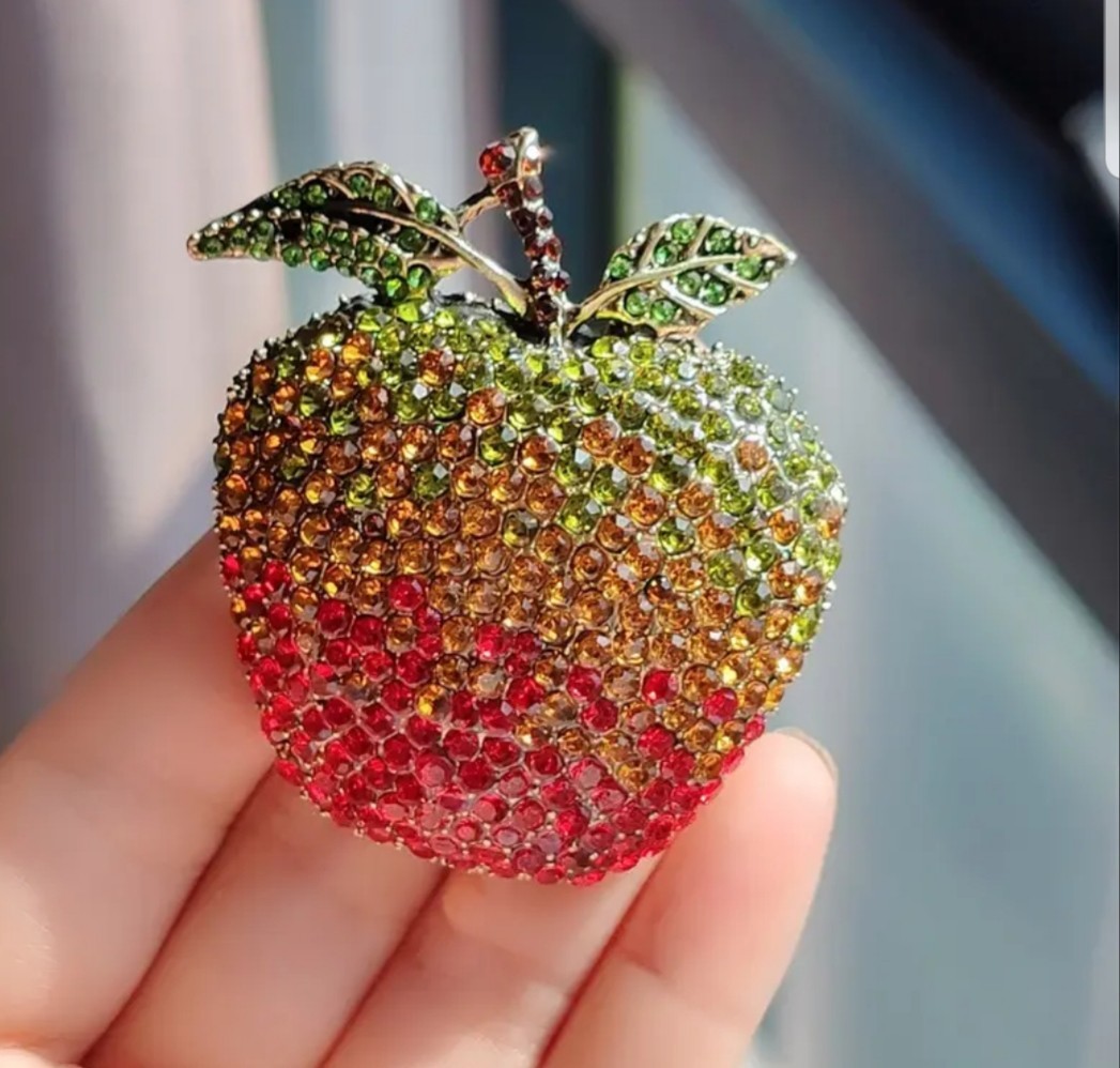 RED RHINESTONE APPLE LEAF PIN BROOCH~VTG HALLOWEEN THANKSGIVING FALL CORNUCOPIA