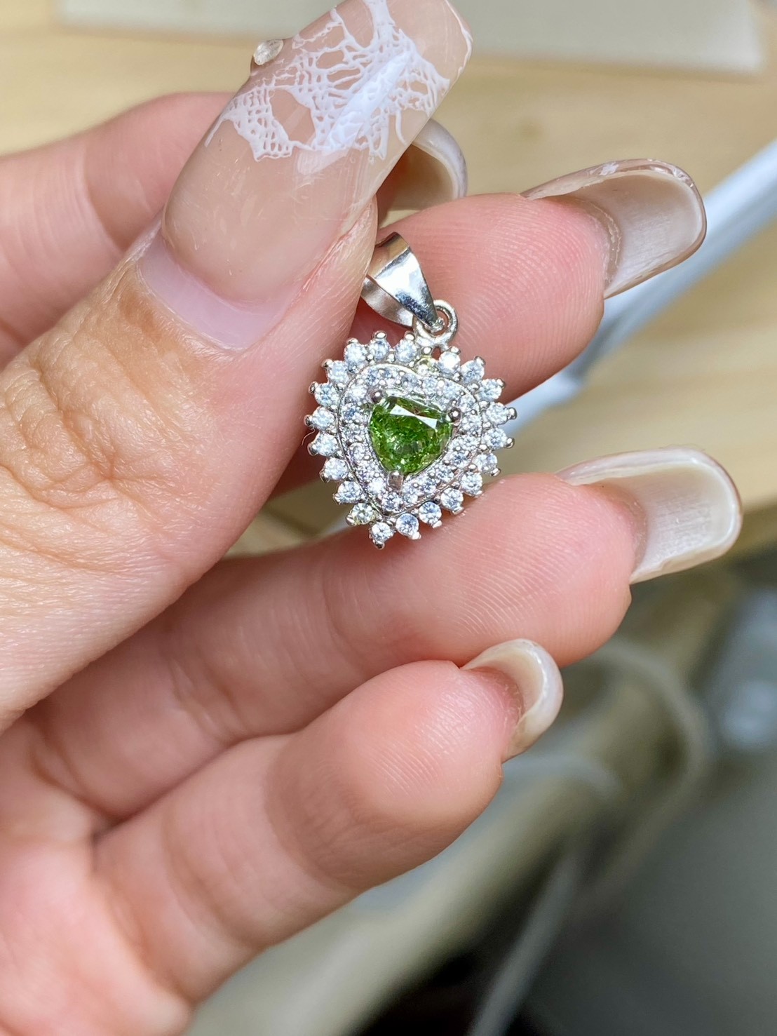 [jerseychou] Lab-Grown Diamond , 0.7ct , Fancy vivid green , IGI
