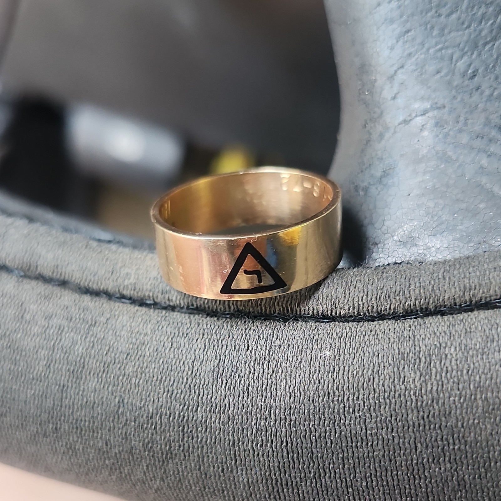 Freemason Engraved Band Ring Virtus Junxit Separabit Symbol Signed Size 8.25 14k
