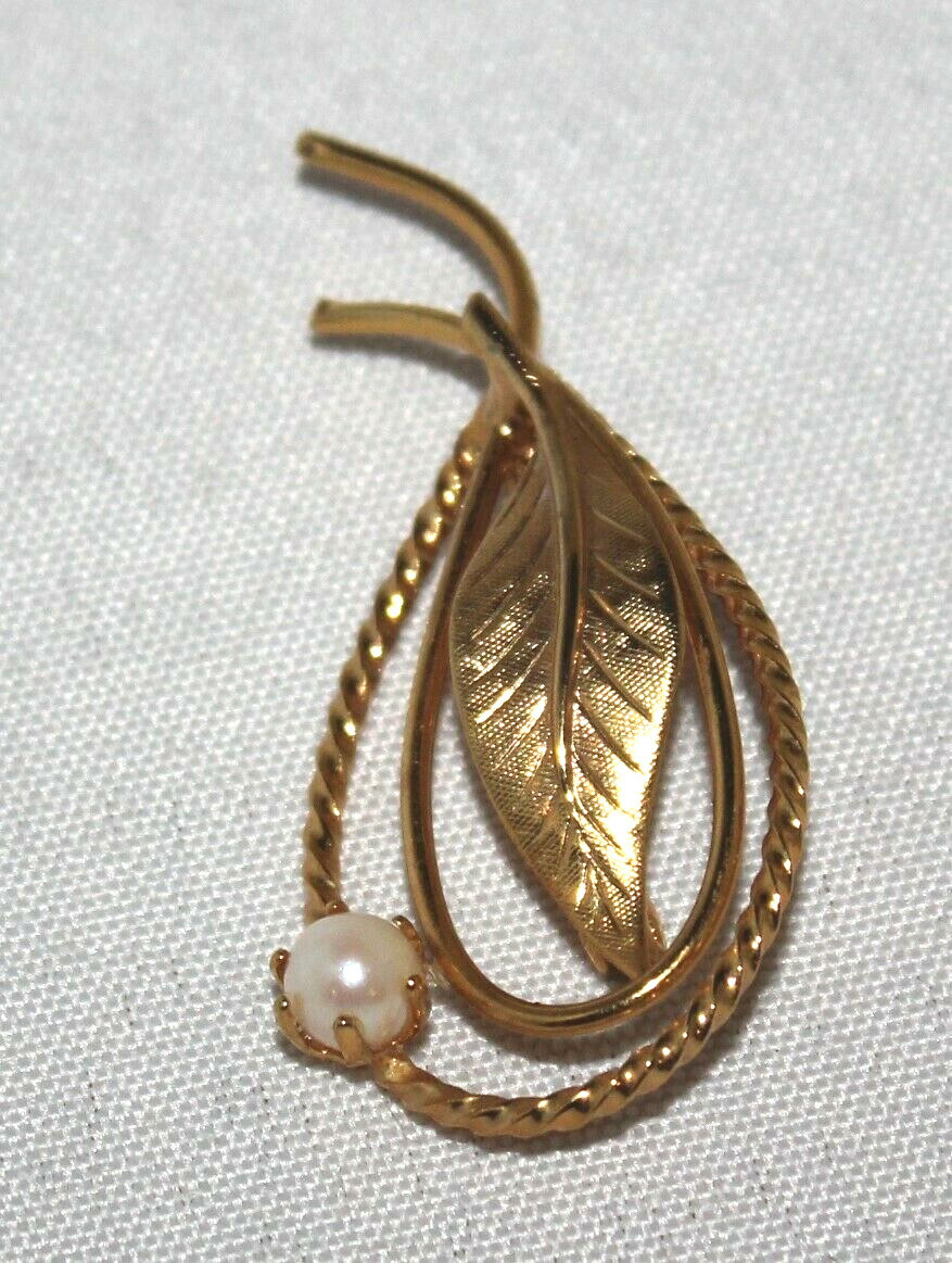 Vintage Gold Tone Rope Leaf False Pearl Pin Brooch Costume Jewelry