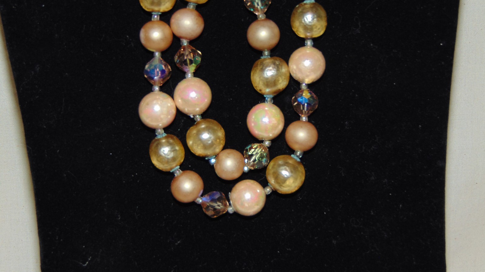 15″ TO 17″ VINTAGE BEAUTIFUL TWO STRAND GLASS BEAD NECKLACE