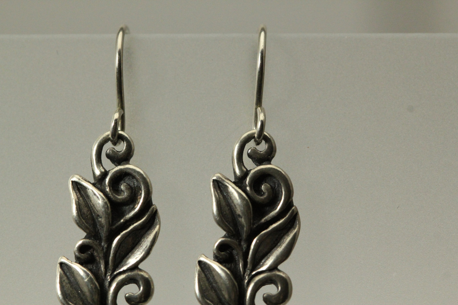 Turquoise Leaf Design 925 Sterling Silver Dangle Earrings 7 grams (EAR5579)
