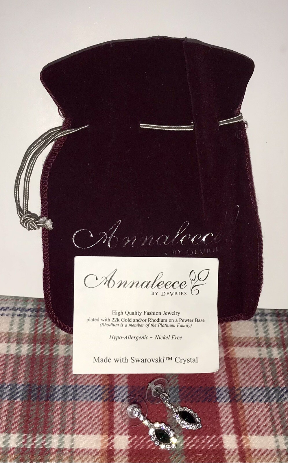 ANNALEECE BY DEVRIES, FASHION DROP EARRINGS, SWAROVSKI CRYSTAL W/GREEN CENTER!