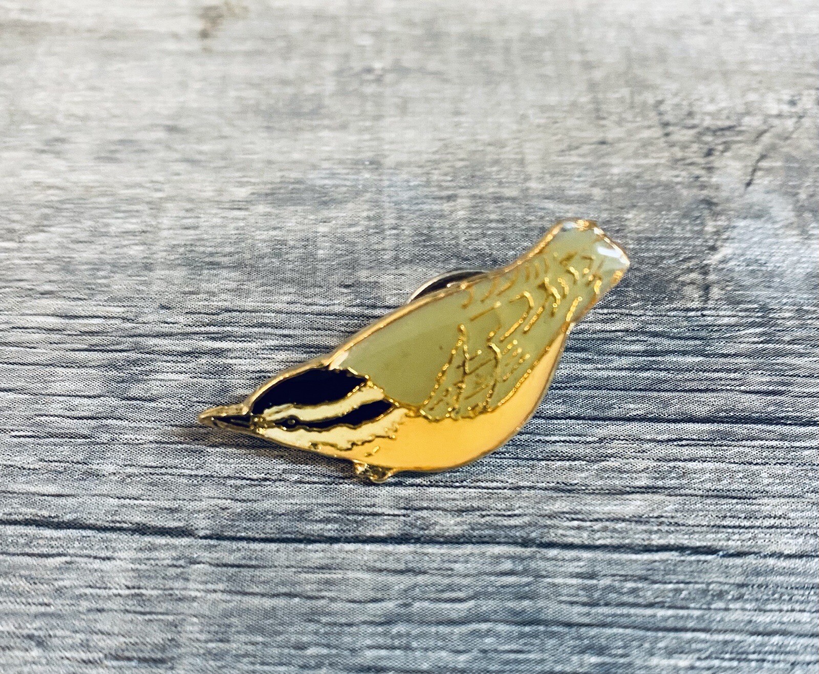 Crested Nuthatch FINE AMERICAN PEWTER 24 kt GOLD FINISH Pin