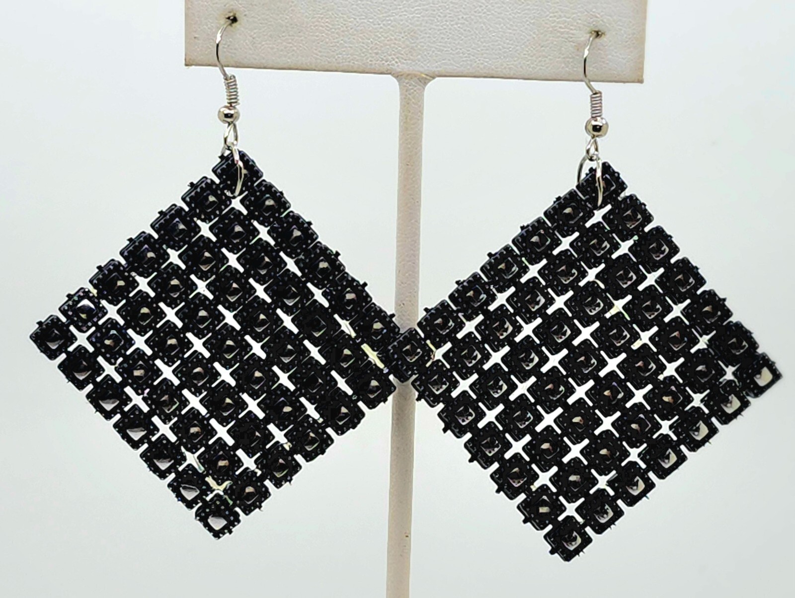 E001 Light weight Rhombus Shape black & silver drop fashion jewelry Earrings