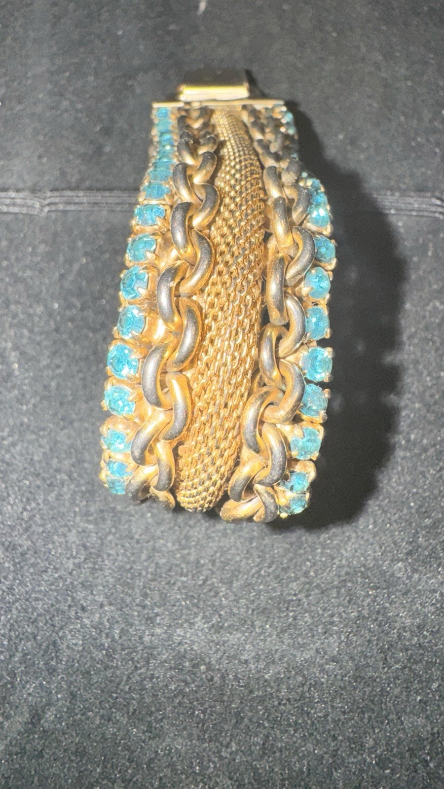 Vintage Gold Tone Metal Curb Chain BraceletRound Blue Prong Set Stones Box Clasp