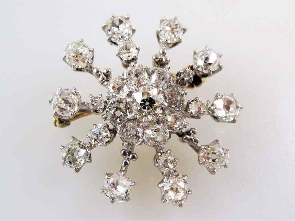 Women’s Wonderful Snowflake Design Brooch Pin & Simulated Shiny 5.80CT Sapphire