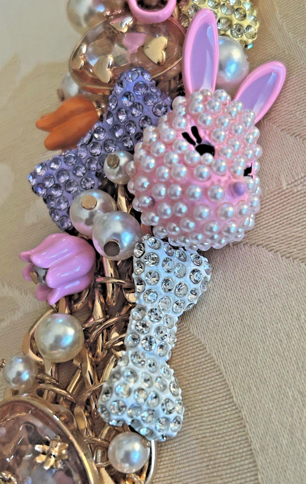 NEW Betsey Johnson Goldtone Easter Egg Bunny Tulip Bow Daisy Charm Bracelet