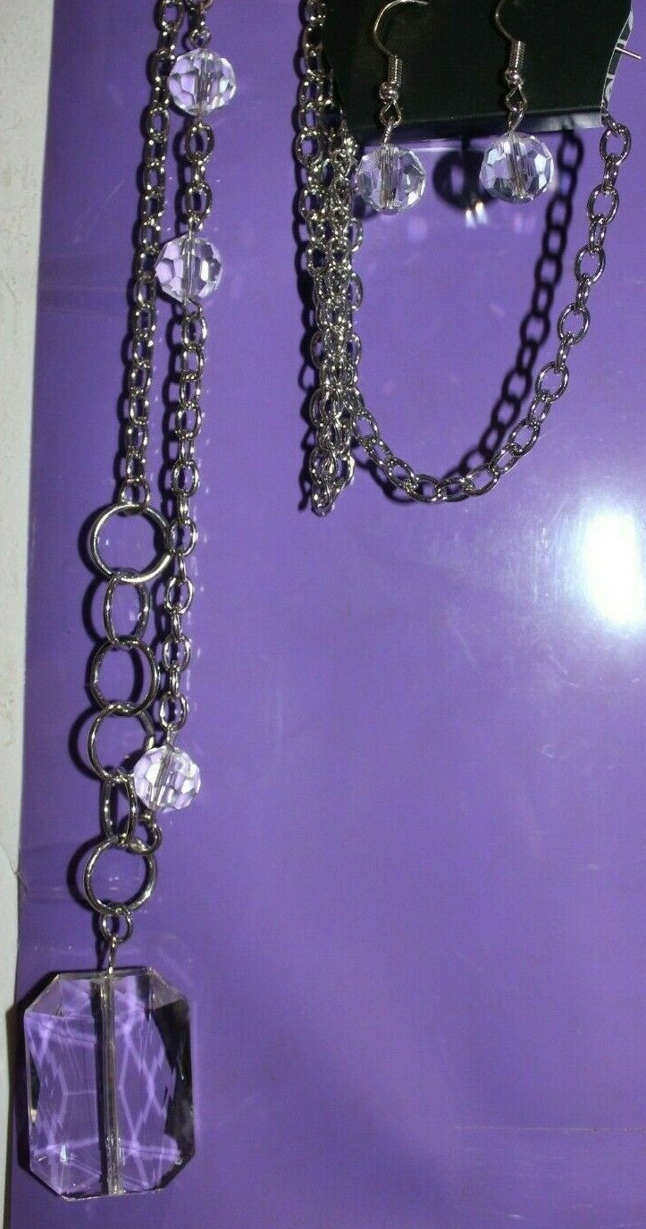PAPARAZZI MEDIUM LENGTH NECKLACE & EARRINGS “NEVER A DULL MOMENT, WHITE NECKLACE
