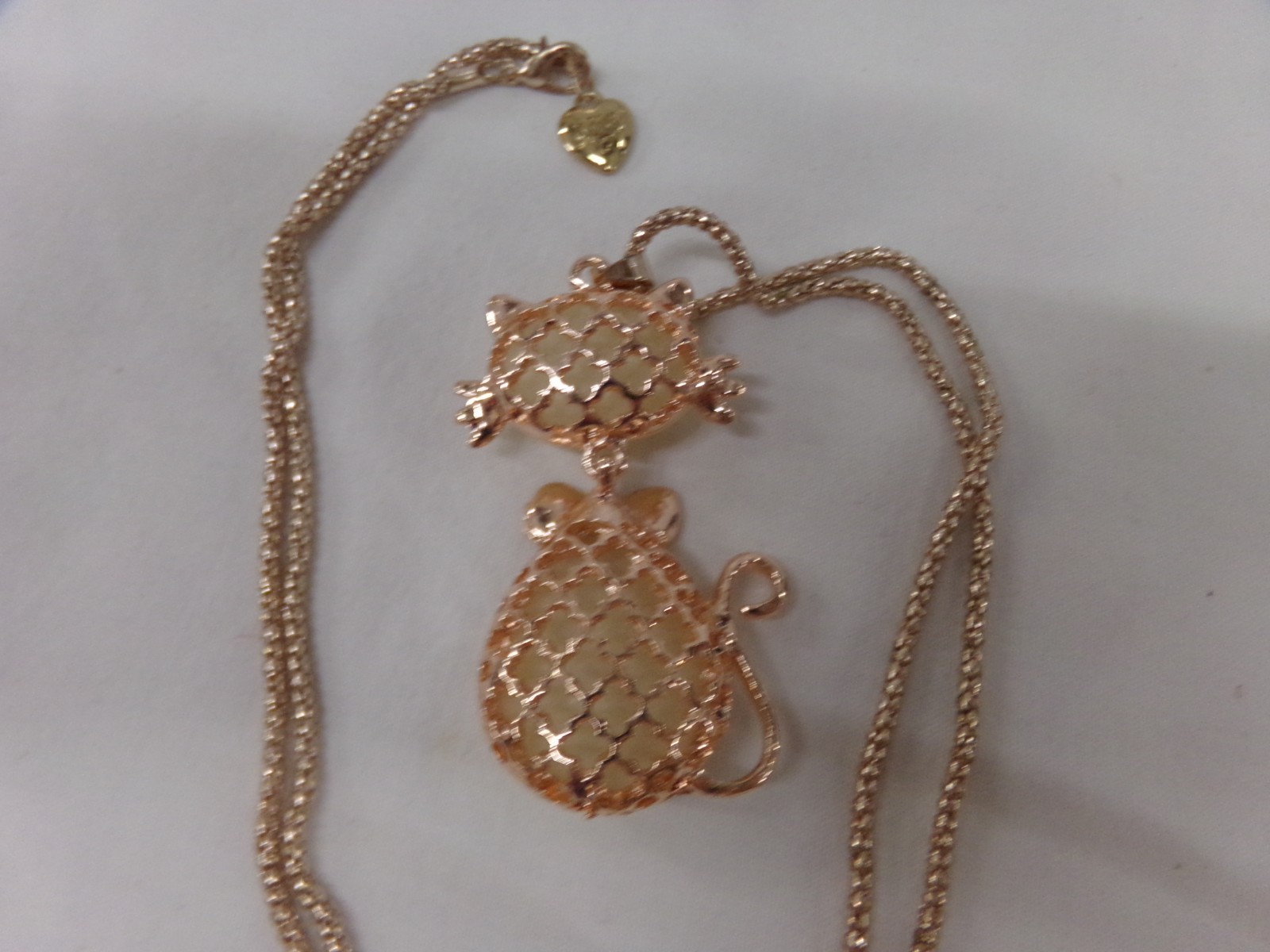 Betsey Johnson Copper & Ivory 3-D Dangle Cat Necklace Pendant W 26″ Chain