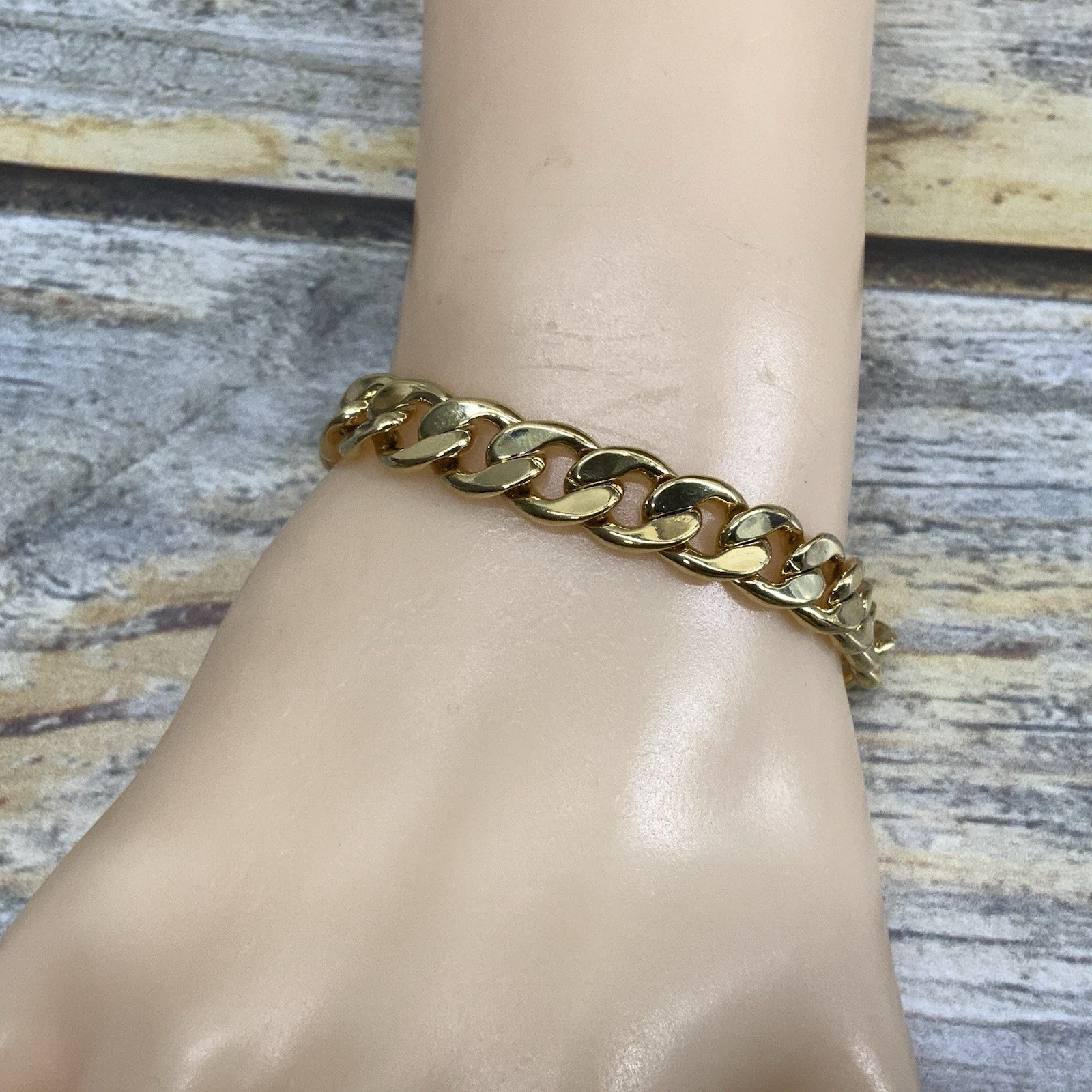 Marked Gold Shield curb chain bracelet Cuban link classic 7 inch