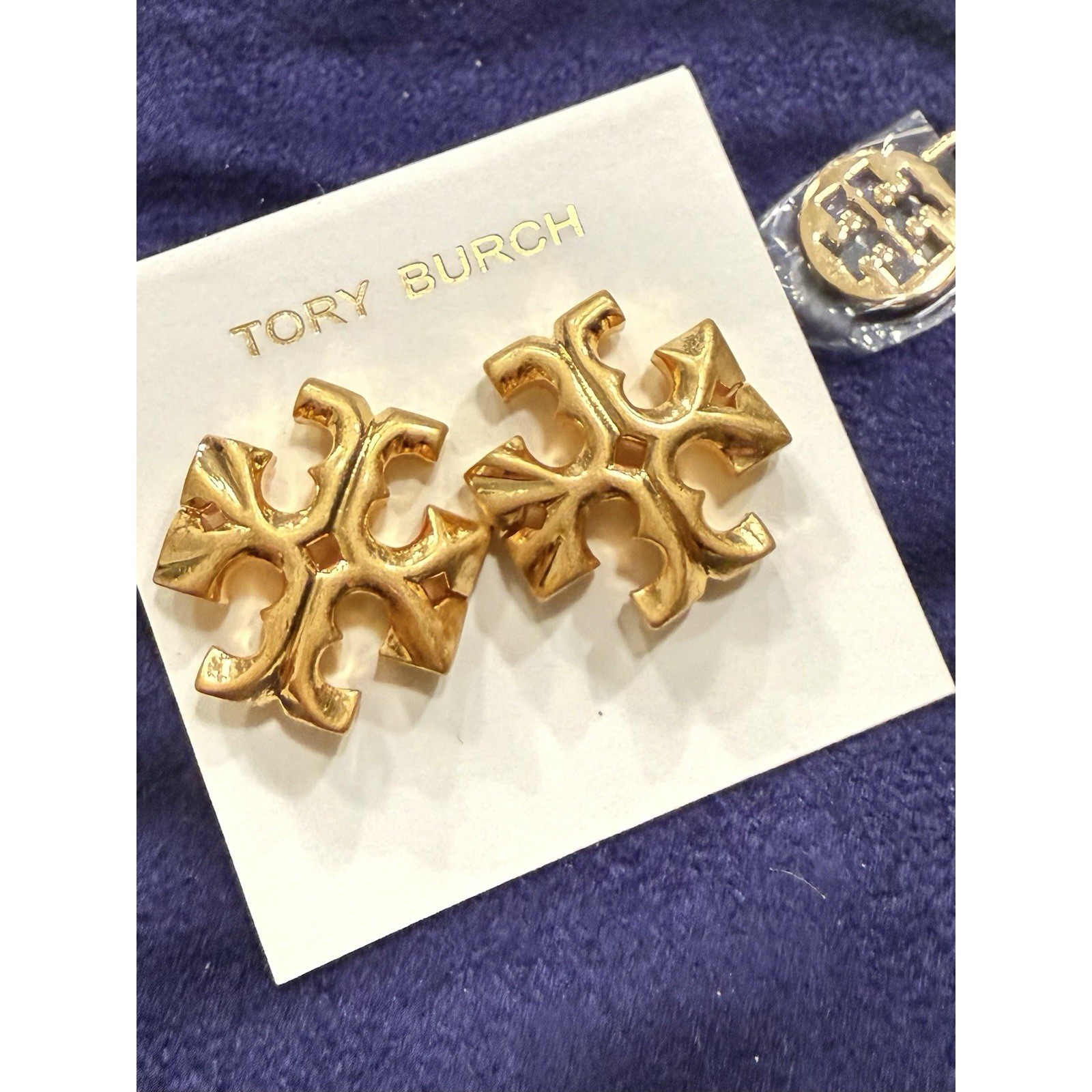 Tory Burch Gold Roxanne Stud LOGO 1″ Matte Statement Earrings OLD MONEY Dust Bag