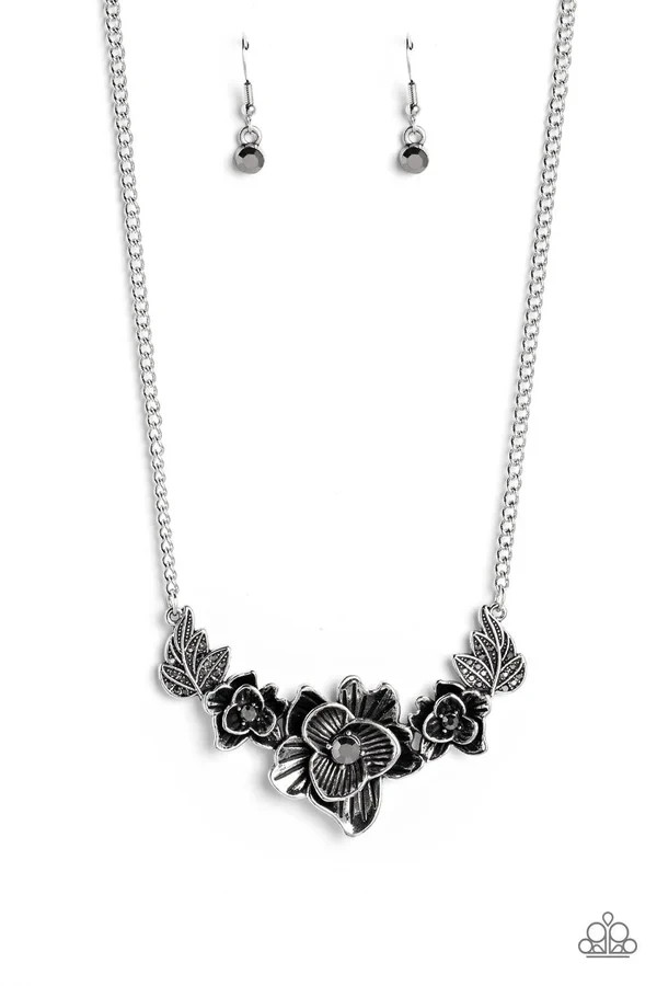 Paparazzi – Botanical Breeze – Silver Necklace