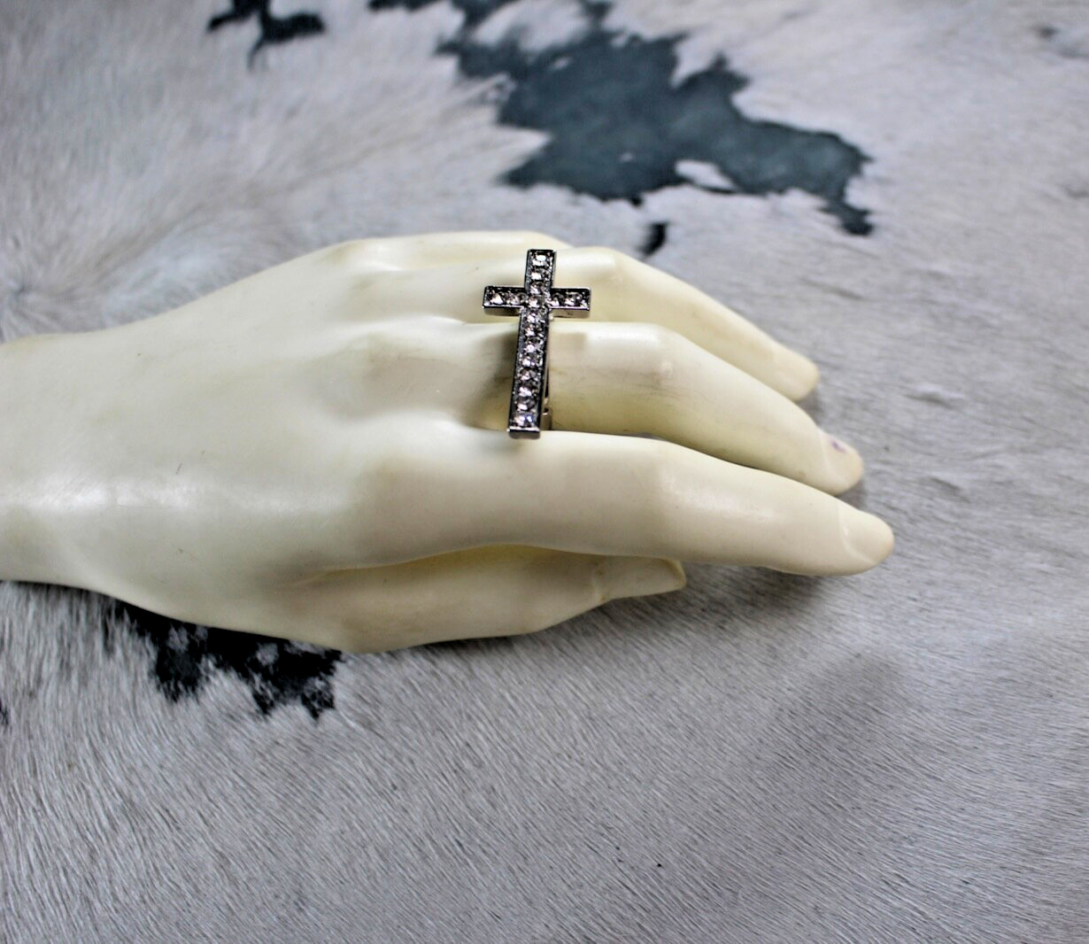 Western Womens Ring 1 1/2 x 5/8 in up to 8 Cross Silver Crystal Stretch