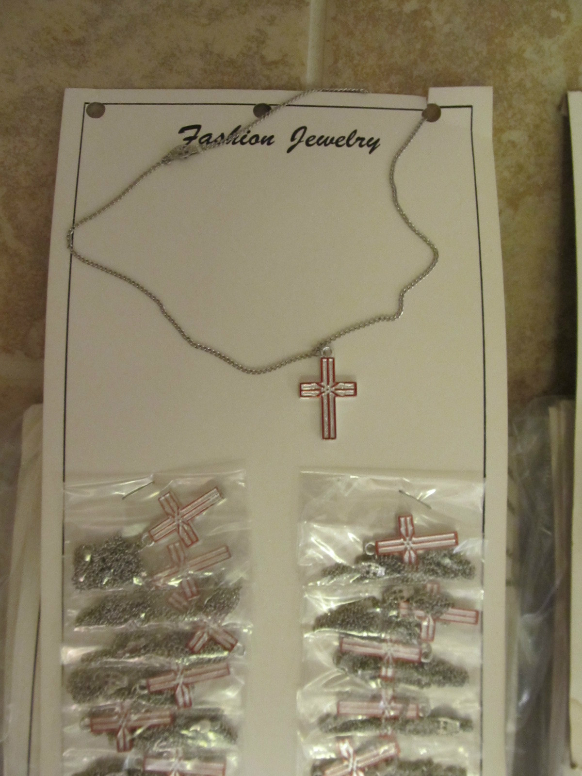 10 NEW NECKLACES – CHAINS WITH A CROSS – RELIGION / RELIGIOUS SYMBOL – IN PKGS