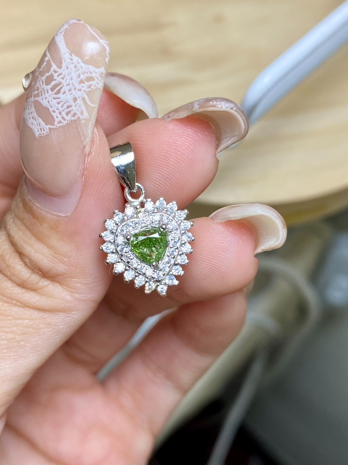[jerseychou] Lab-Grown Diamond , 0.7ct , Fancy vivid green , IGI