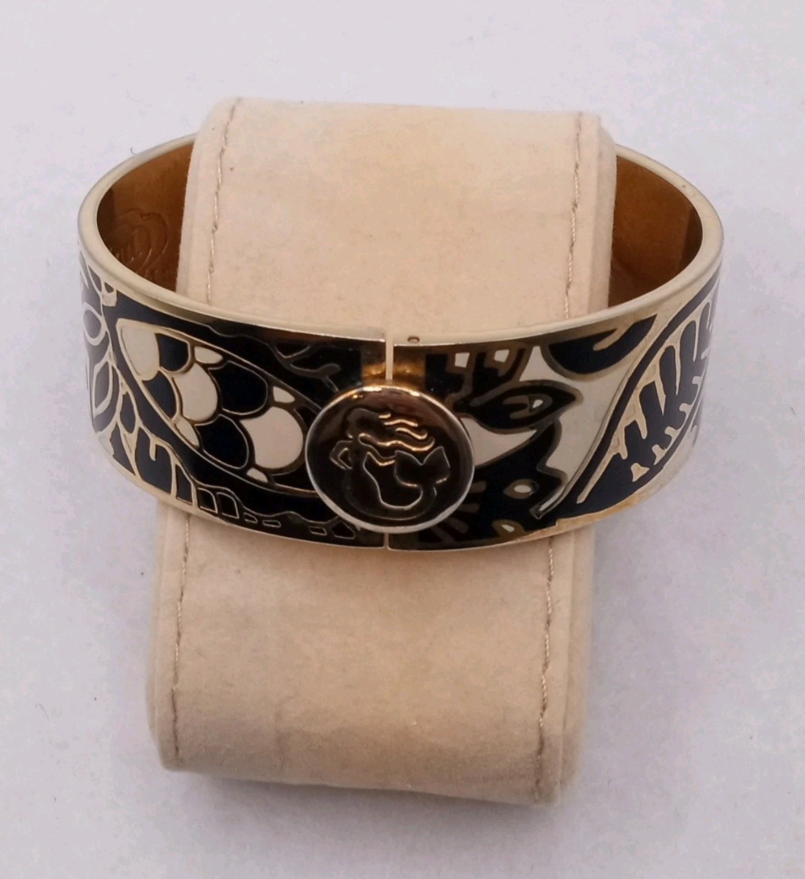Spartina 449 Enameled Bangle bracelet, cream / black Gold Tone W/ snap closure
