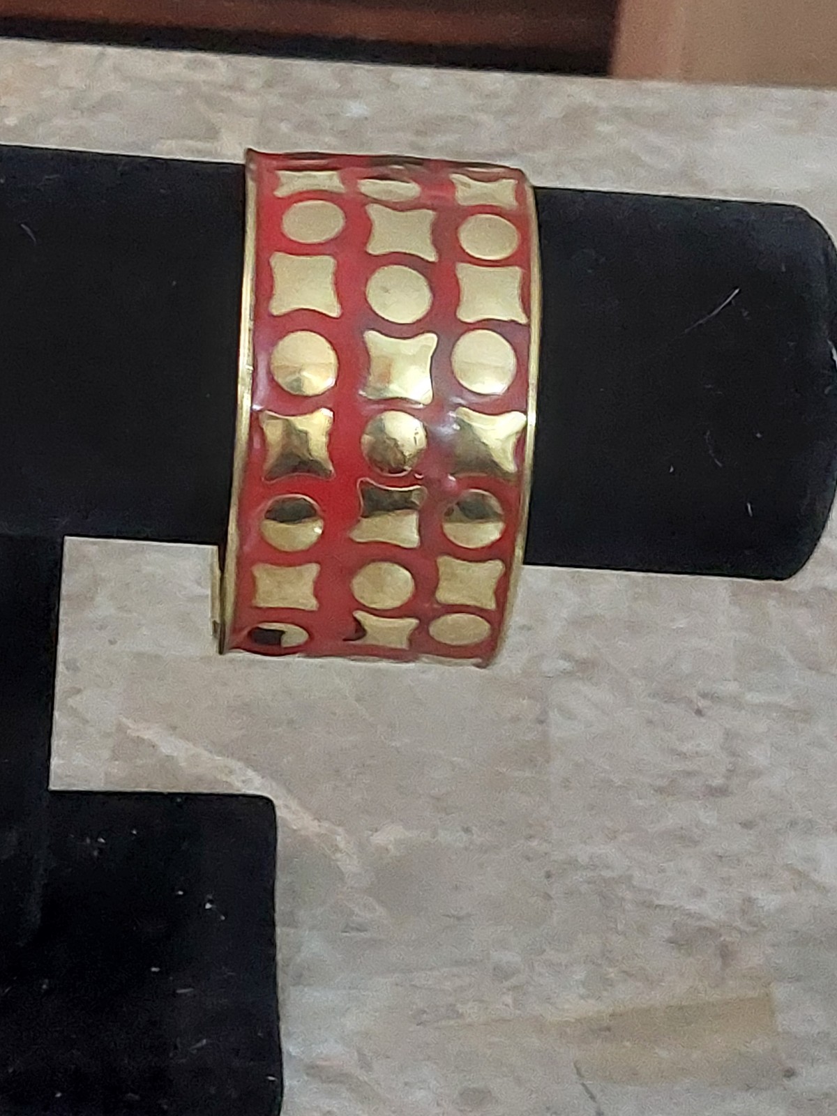 Wide Red Bangle Goldtone Raised Accents Sz 8 New Vacation Criuse Birthday Summer