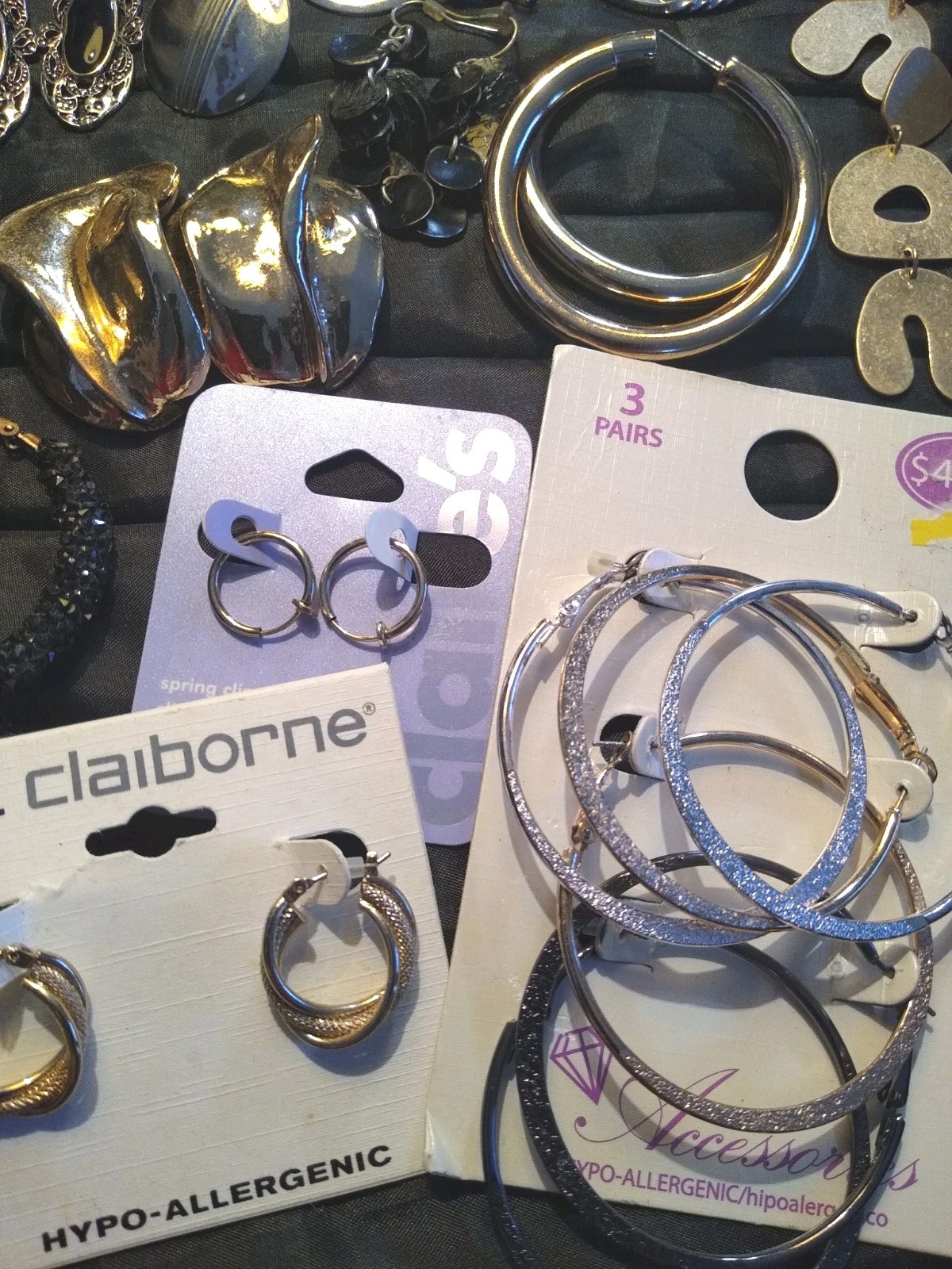 37 Pr. Earring Lot Black Gold Silver Boho Pierced Dangle Hoop Some New (126)