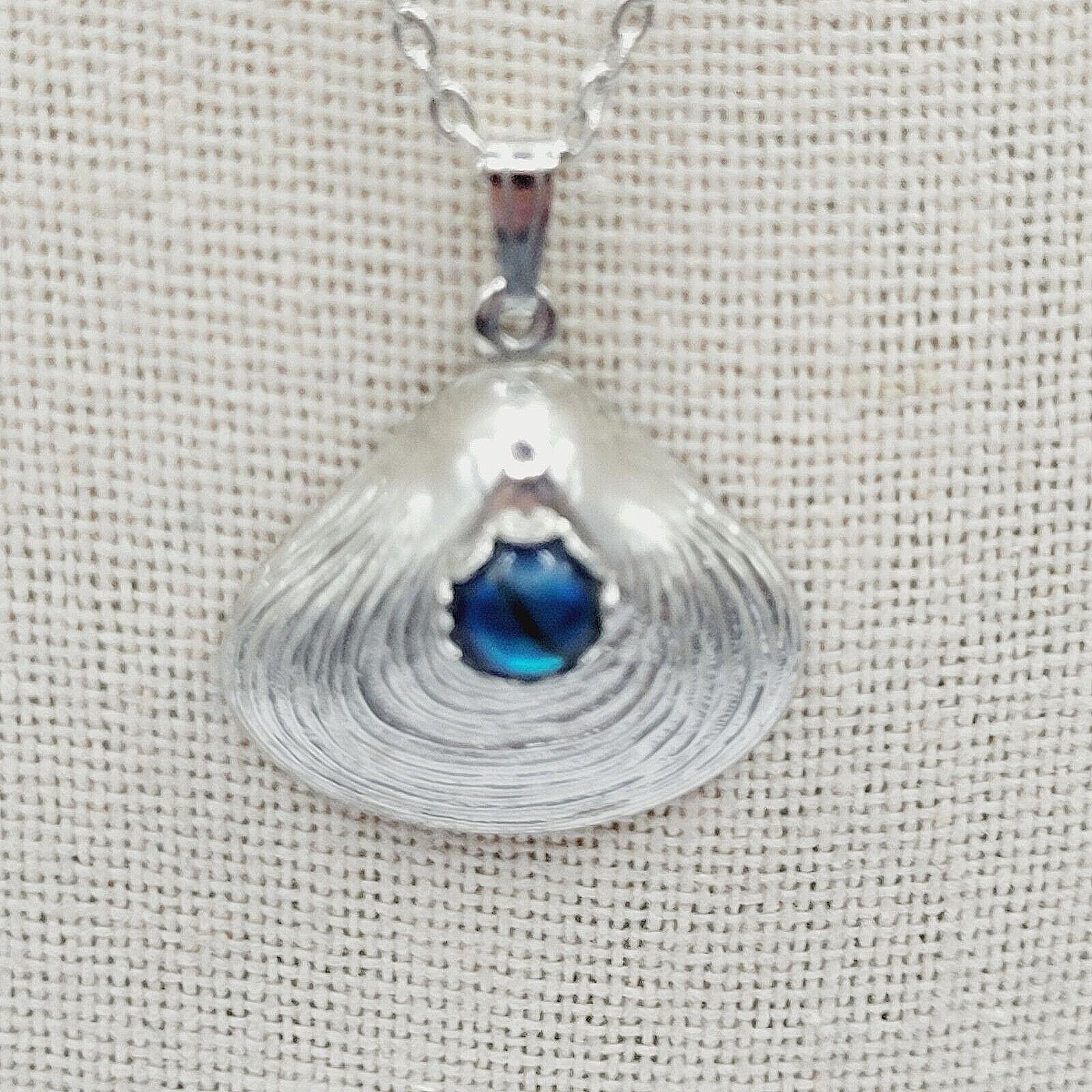 Clam Shell with Blue Stone Center Silver Tone Pendant Necklace Lake Ocean Vibe