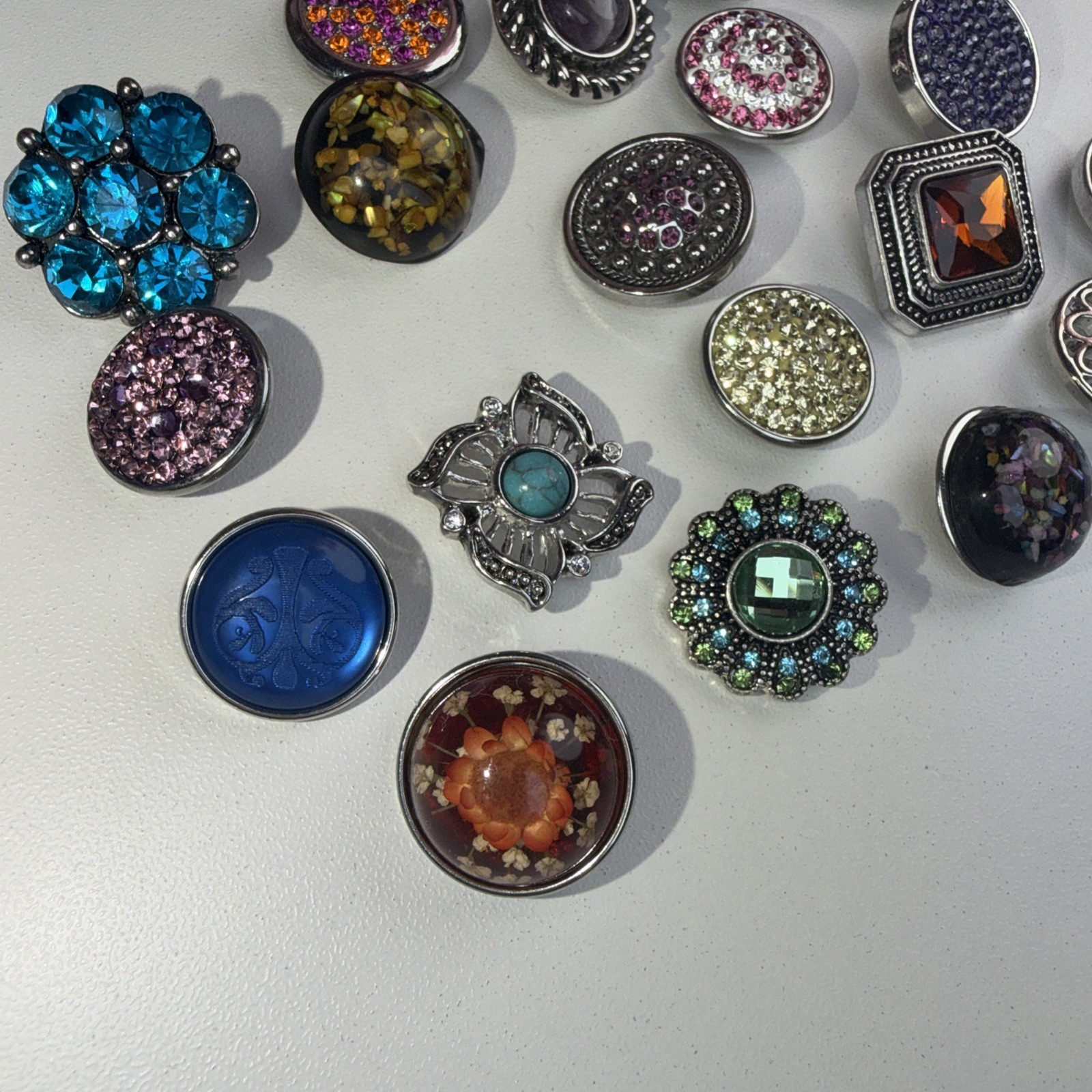 Lot 20 Snap Jewelry 18 20MM Gingersnaps Charm Ginger Snap Button