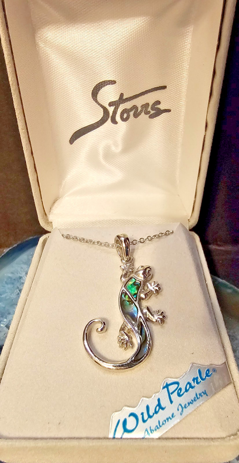 Storrs Silver Tone Wild Pearle Abalone Inlay Gecko Lizard Pendant & Necklace
