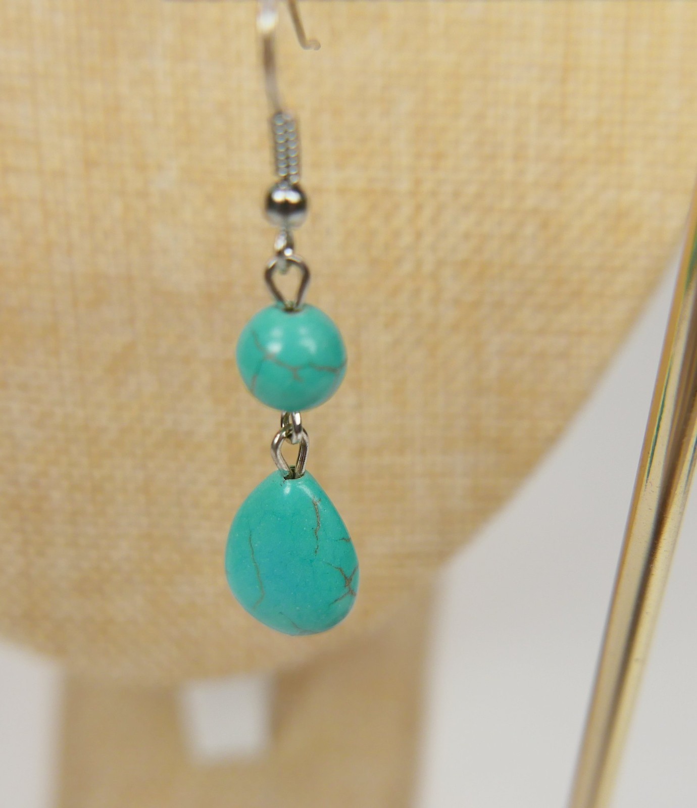 Howlite Turquoise colored Teardrop Bead Fashion Necklace with Earrings