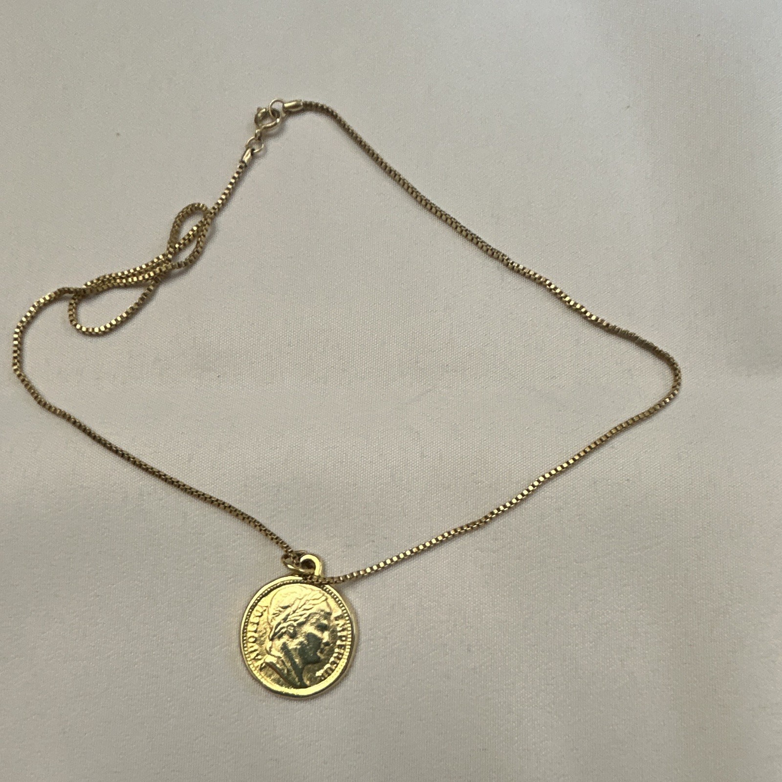 Gold Tone Round Coin Pendant Necklace Metal Box Chain, No Stone
