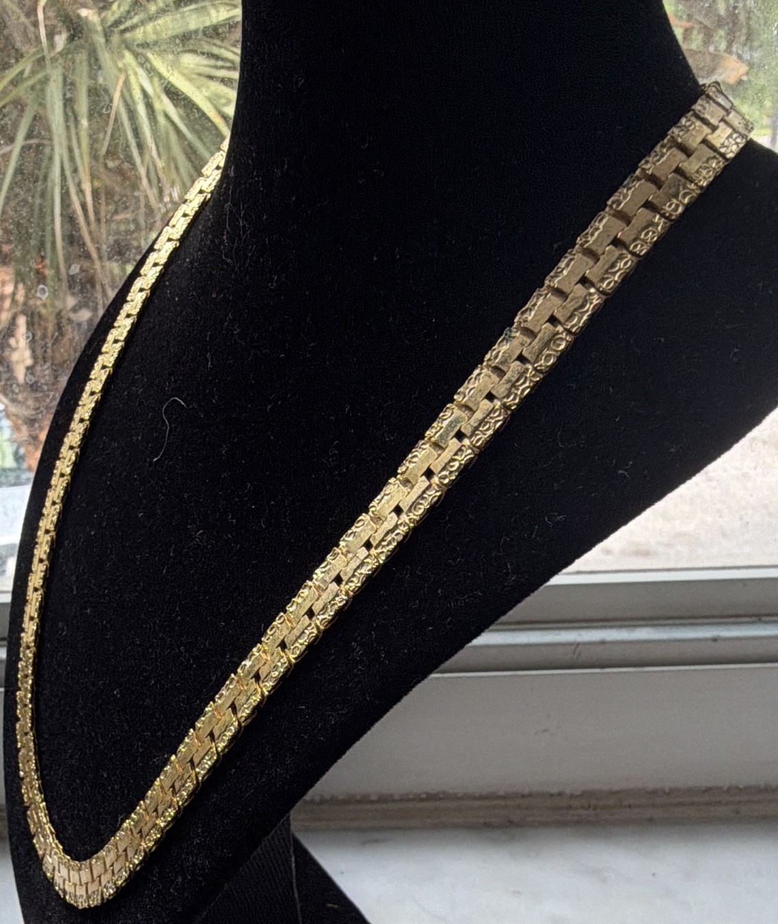 Gold Tone Bar Link Chain Statement Necklace Box Clasp Closure No Stones
