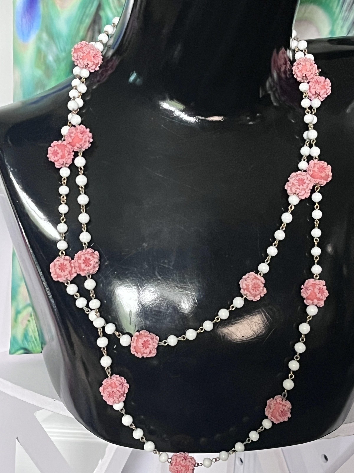 Vintage 27in Pink Carnation Bead Glass Bead Claw Necklace