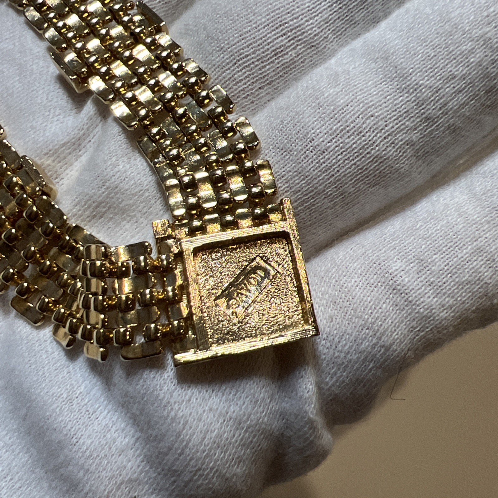 AVON Brick Chain Design V Shape Pave Rhinestone Push Lock Gold Tone 18”Necklace