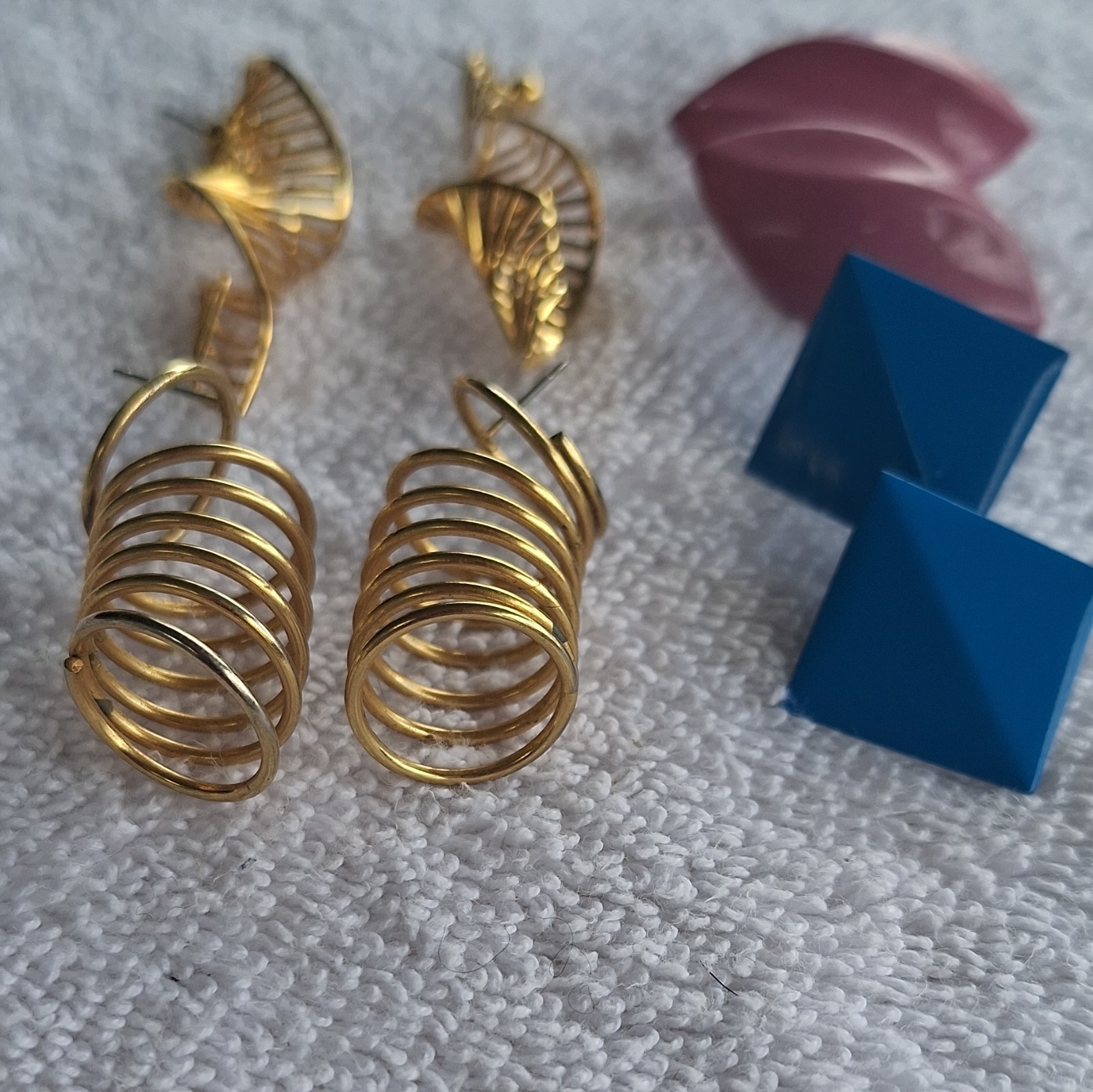 Vintage Lot of 4 Pairs Stud & Drop Earrings Gold Tone Pink Blue Metal/Plastic