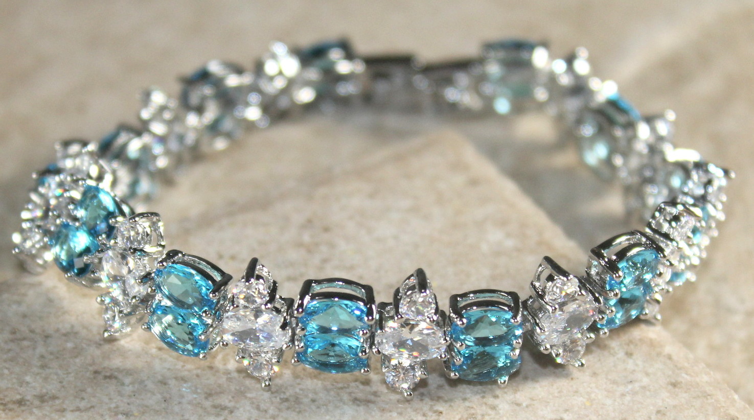 Silver Elegant Sky Blue Topaz & White Topaz Woman Bracelet WB13023