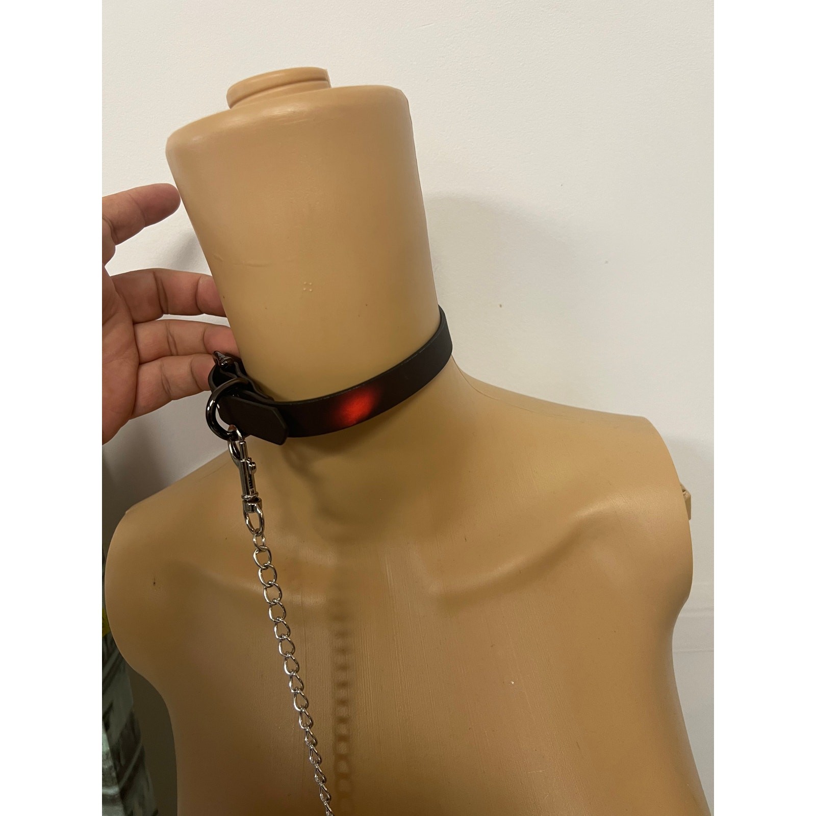 Heat-Sensitive Thermochromic Leather Choker with Leash