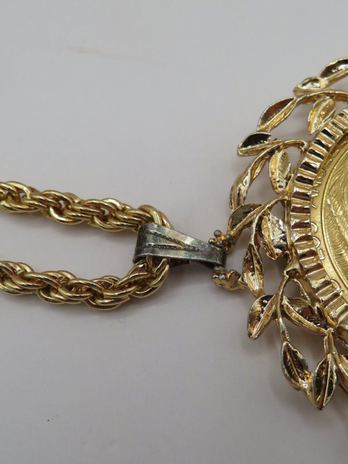 Babe Didrikson Zaharias Commemorative Medallion Pendant Gold Tone Necklace
