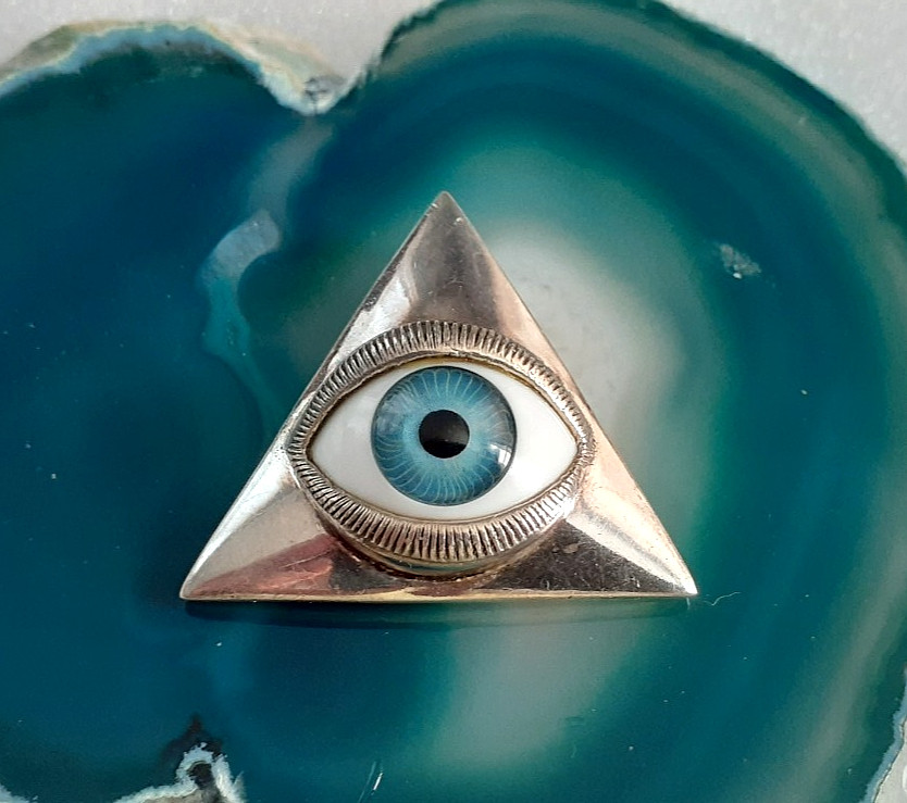 Unique 1.75″ Triangular EYE Pendant 👁️