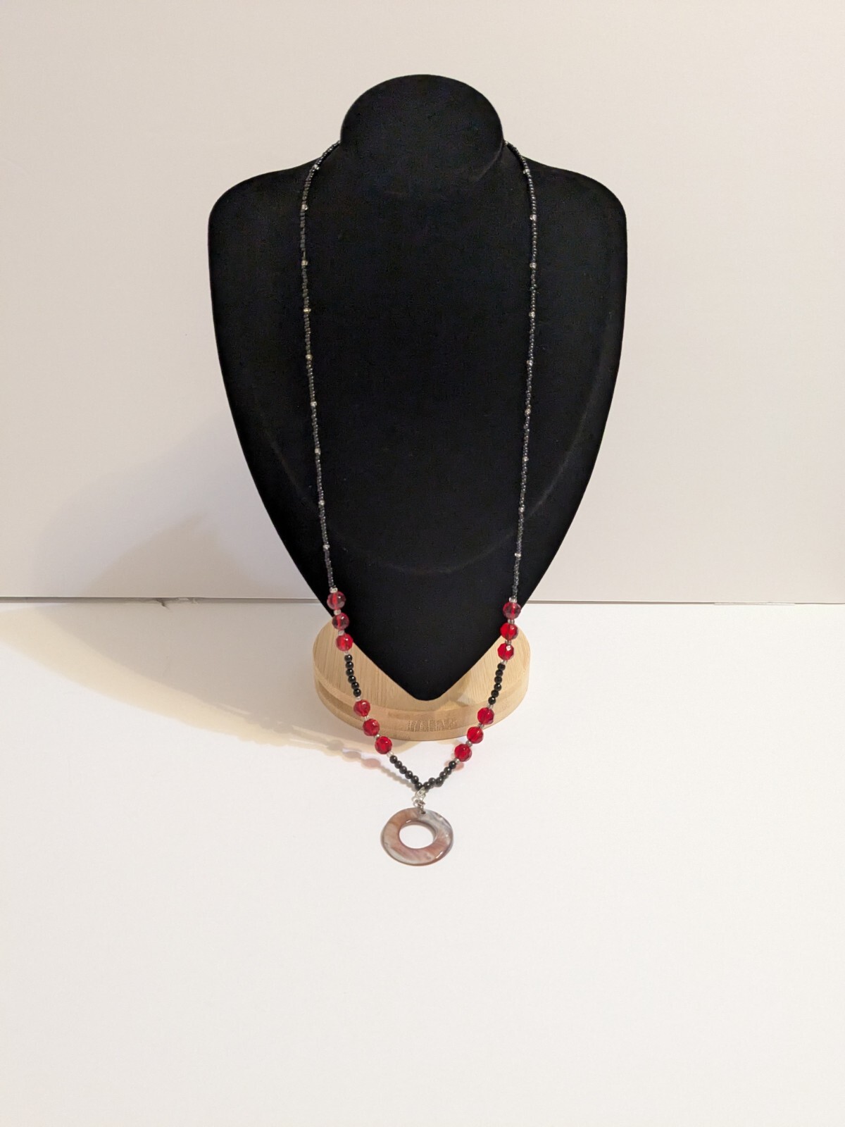 Multicolor Acrylic Beaded Wire Necklace With Shell Ring Pendant. 28″. BOHO