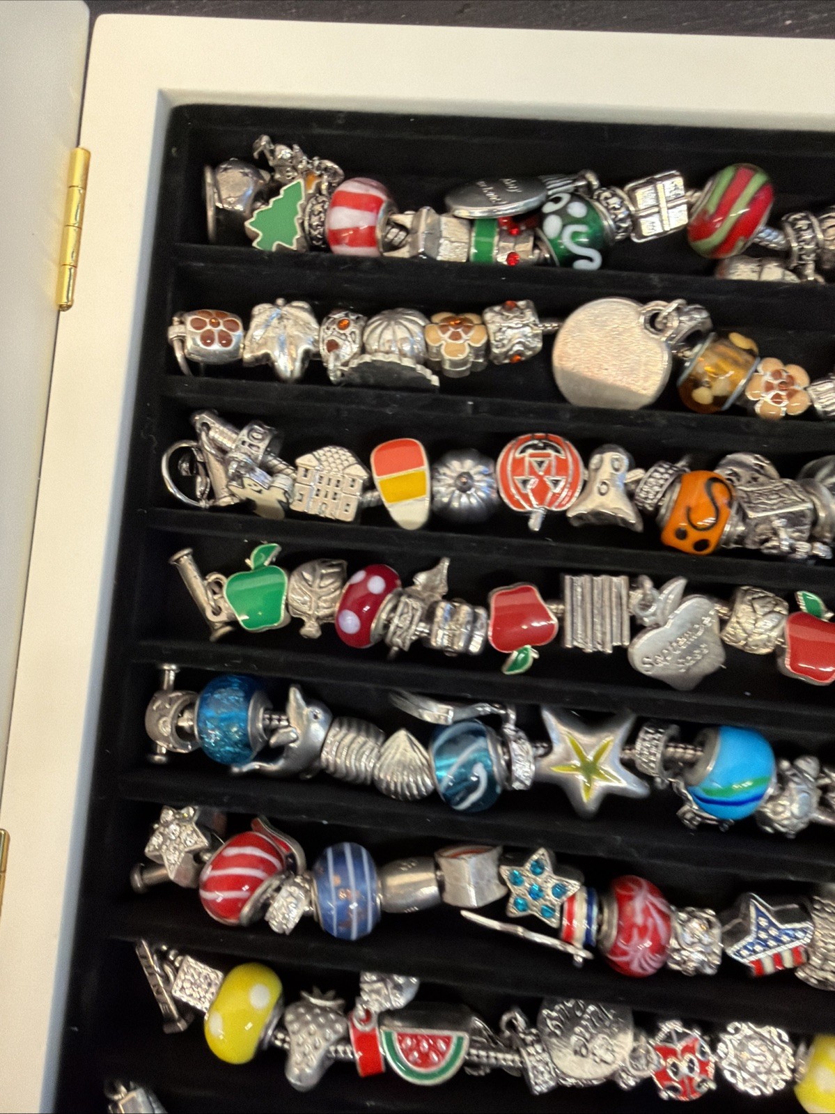 Willabee and Ward 12-Month Holiday Charm Bracelet w/ Display Case Ms2