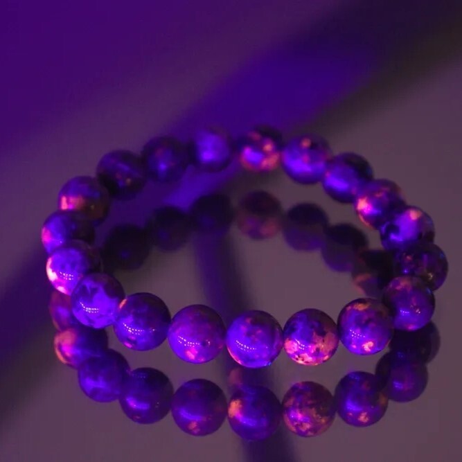 Yooperlite 8mm Beads UV Reactive Fluorescent Glowing Healing Balance Bracelet