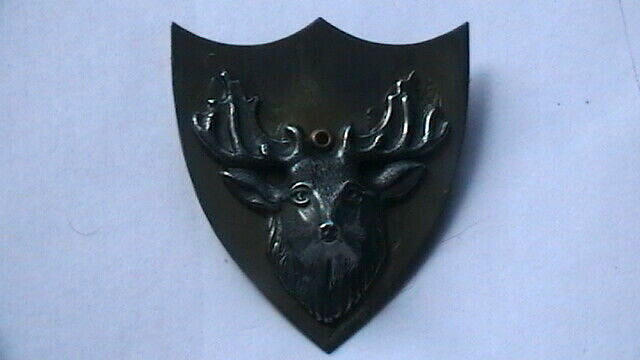 JAN MICHAELS MIXED METAL ELK ON SHEILD PIN 1 7/8X 2 1/8″