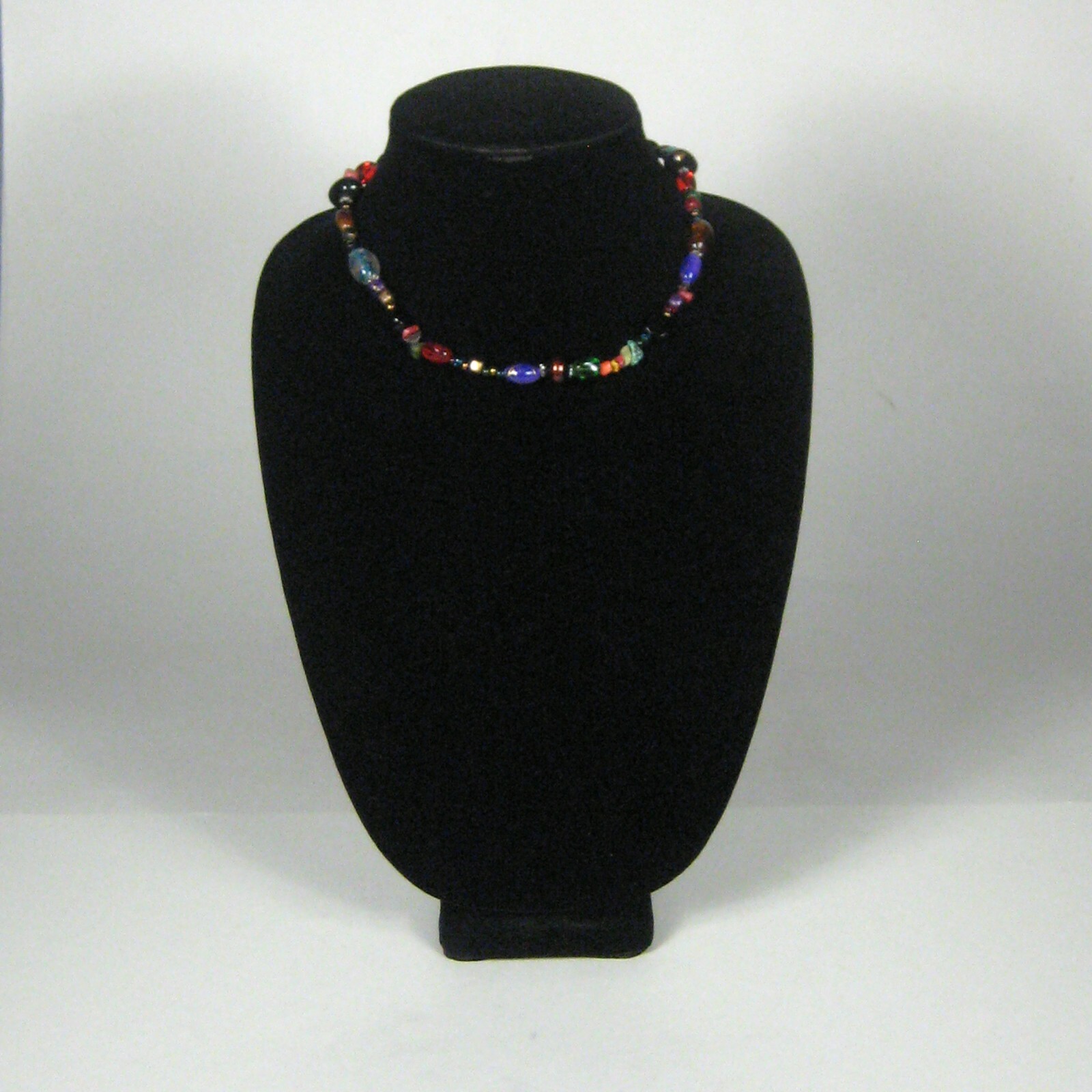 Necklace Womens Strand 18 Inch Beaded Blue Green Red String Plastic