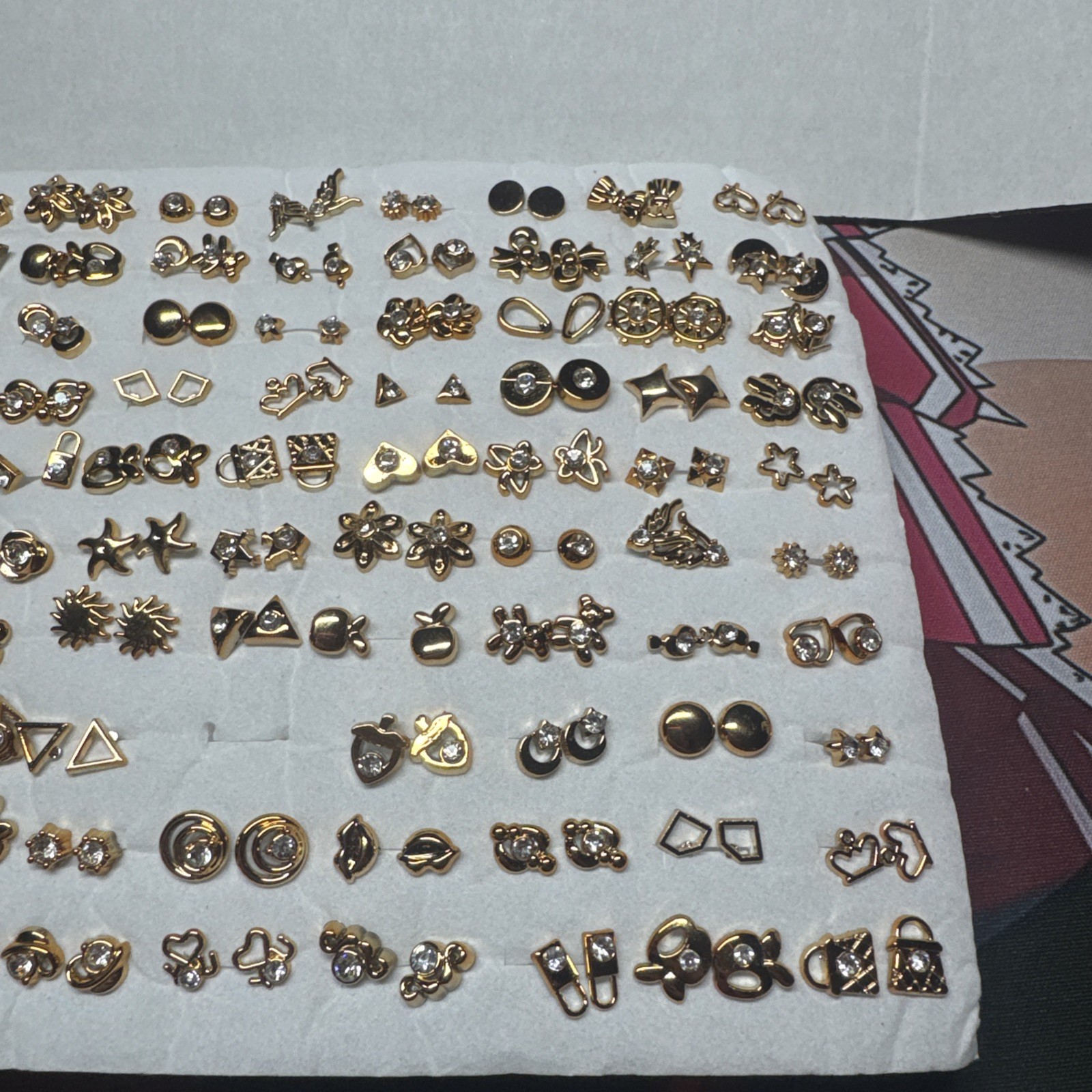 Large Lot of 99 pairs of variety of earrings some rind stone m3