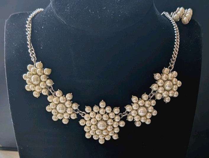 Vintage Style Faux Pearl Cluster Statement Necklace Earrings Set Silver Tone